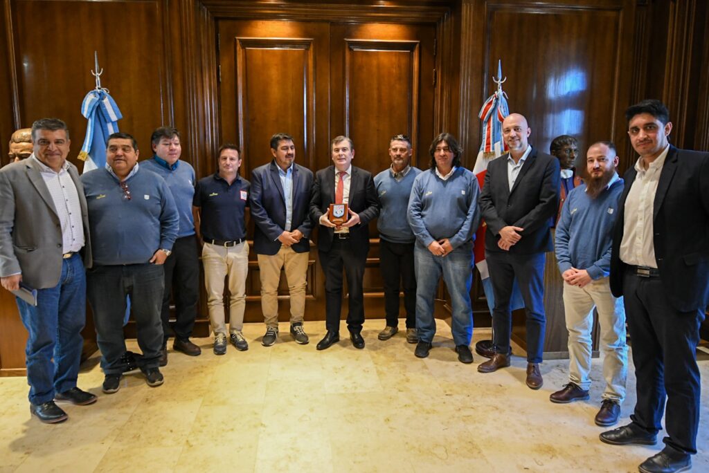 Zamora se reunió con la nueva comisión directiva de la Unión Santiagueña de Rugby Zamora se reunió con la nueva comisión directiva de la Unión Santiagueña de Rugby