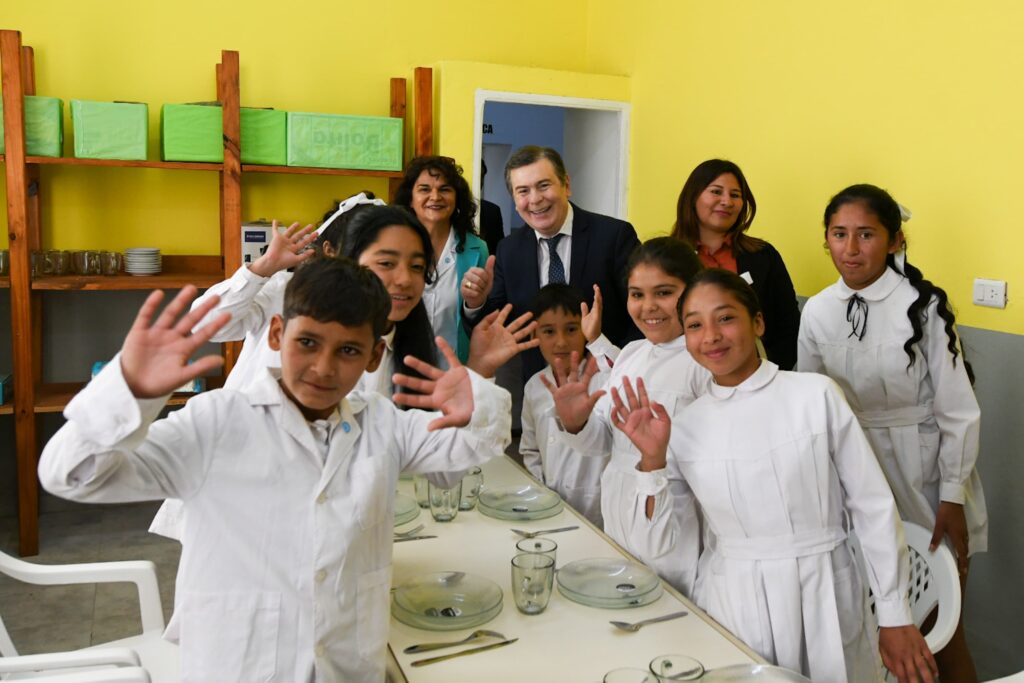 Zamora inauguró un jardín de infantes y una escuela renovada en el paraje El Mistol