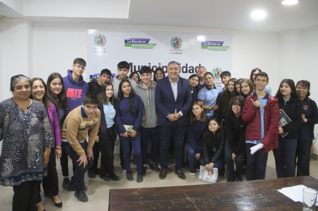 El intendente Nediani recibió la visita de alumnos del Colegio Cristo Rey