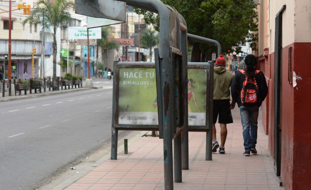 Un paro de colectivos por tiempo indeterminado afecta a miles de santiagueños