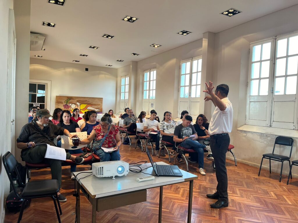 Capacitan a emprendedores sobre costos en procesos productivos y comerciales