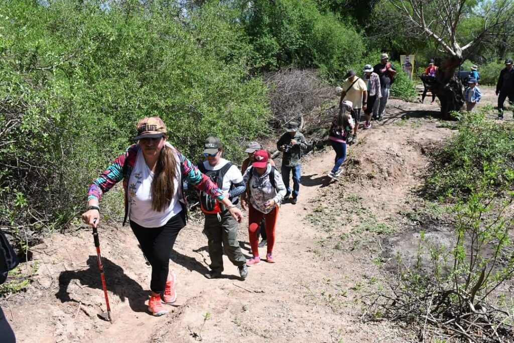 Más de 70 personas participaron del I Senderismo por la costa del río Salado
