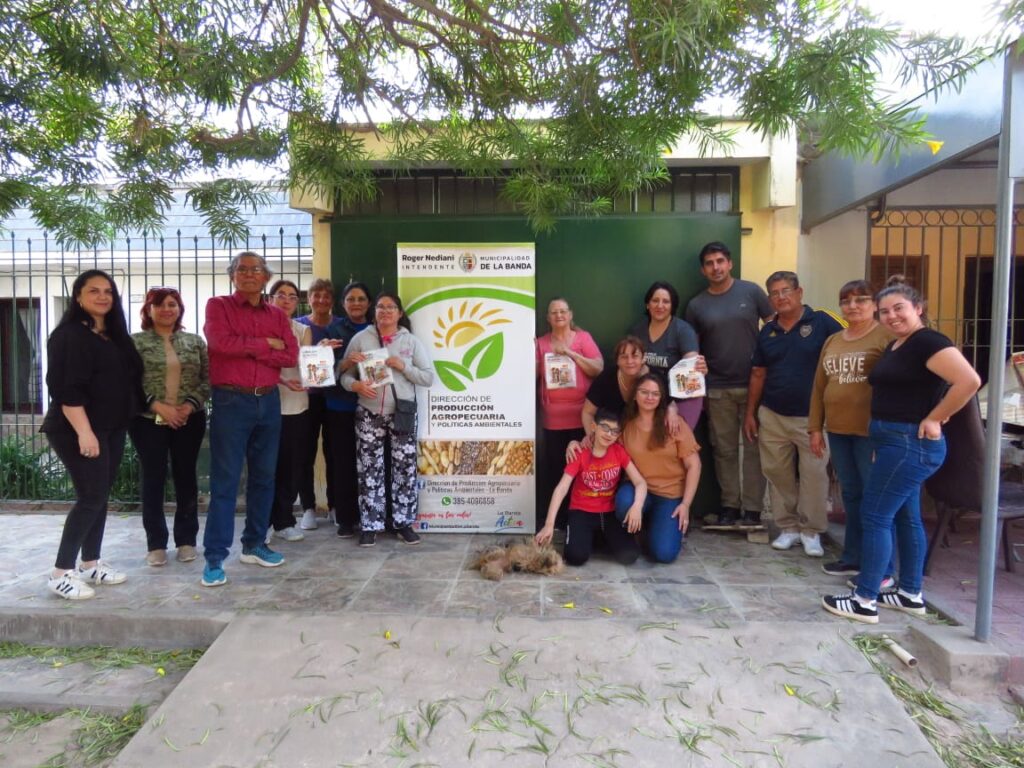 Exitoso taller sobre huertas urbanas en el B° Villa Gambetti Exitoso taller sobre huertas urbanas en el B° Villa Gambetti