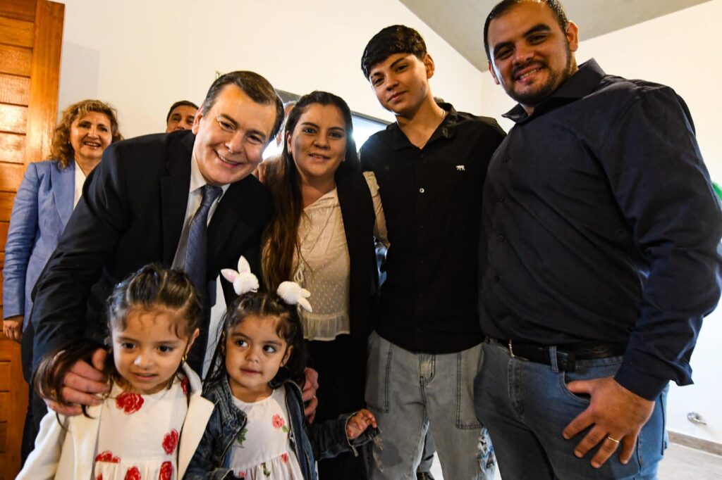 Una encuesta ubica a Zamora en el podio de gobernadores con mejor imagen del país