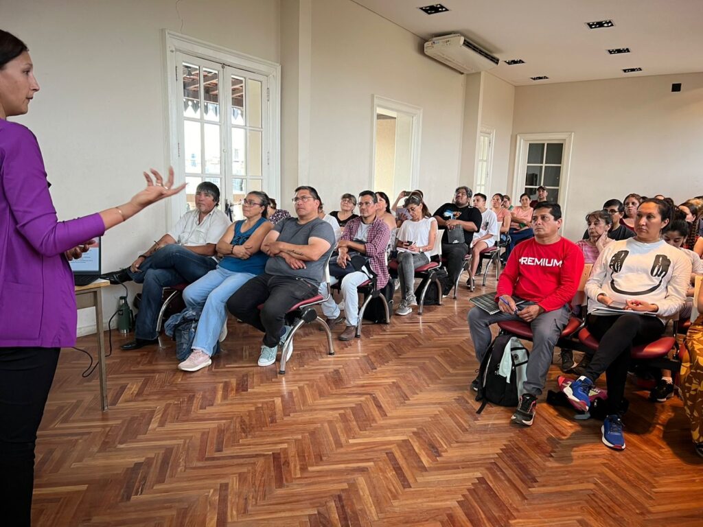 Capital: Capacitan a emprendedores sobre el armado de stands