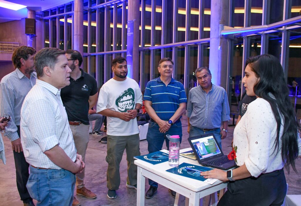 Exitoso cierre del concurso de jóvenes programadores Hackaton 2024