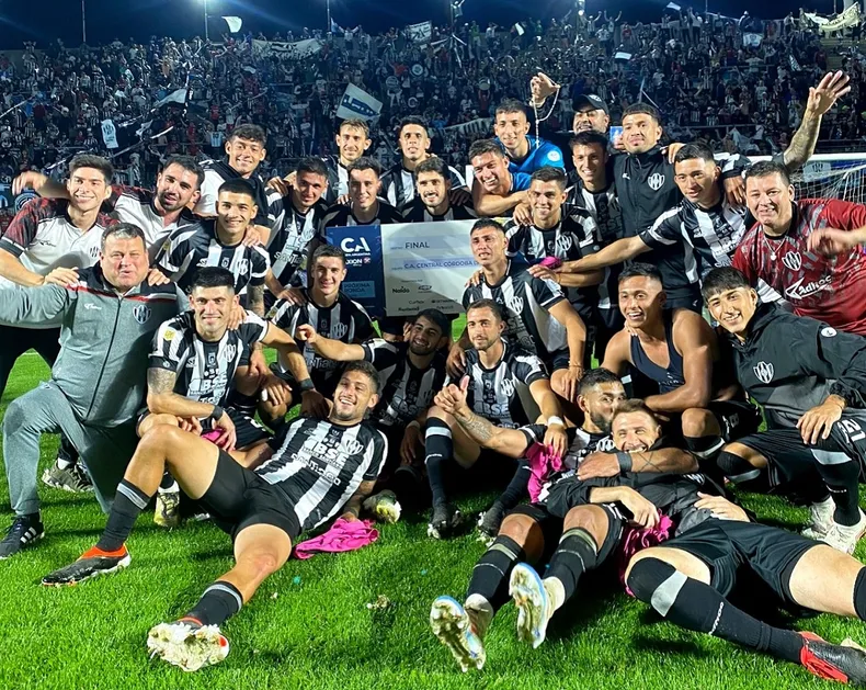 A UN PASO DE LA GLORIA