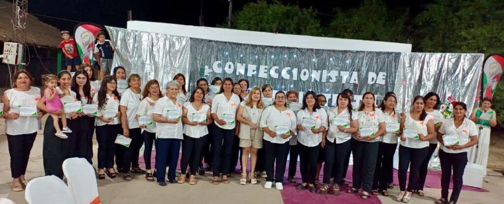 Diseñadoras de La Cañada realizaron una muestra y desfile de indumentaria textil