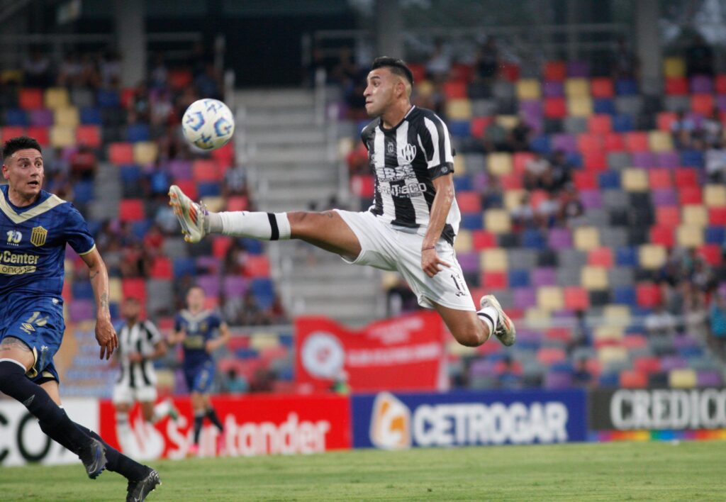 LO AGARRÓ LA TORMENTA