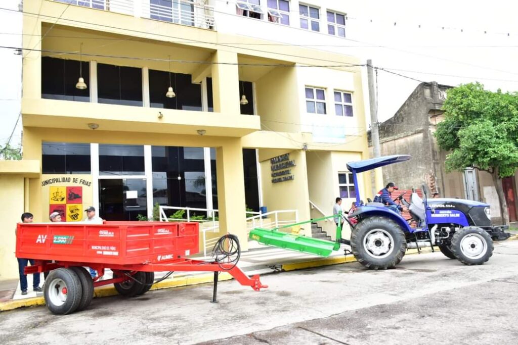 El Municipio de Frías adquirió un tractor con desmalezadora y un acoplado hidráulico