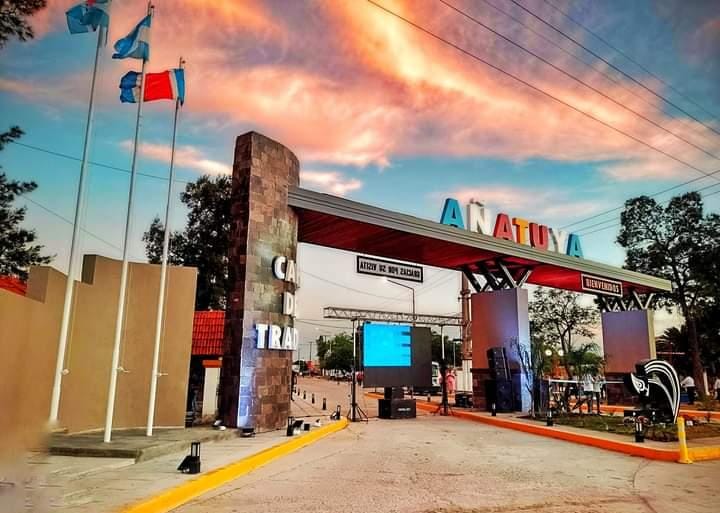 Inauguraron el moderno arco de entrada a la ciudad de Añatuya