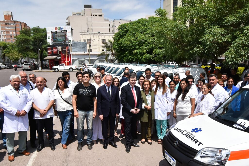 Entrega de 30 unidades de traslado para hospitales del interior