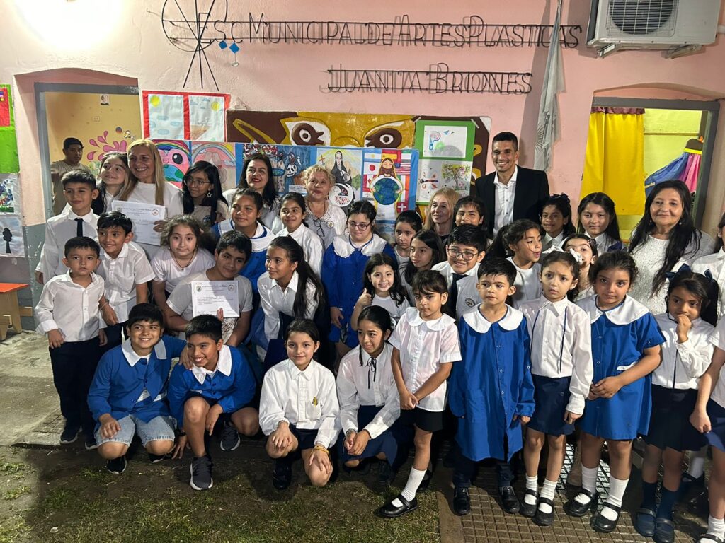 La Escuela Municipal “Juanita Briones” culminó el año distinguiendo a sus mejores alumnos