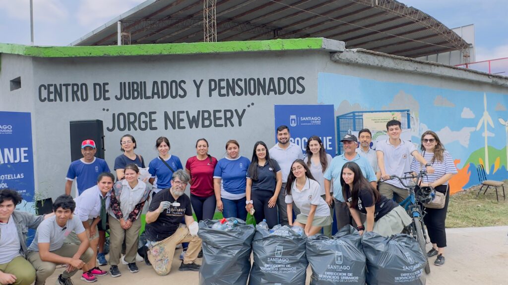 Estudiantes secundarios recuperaron más 5 mil botellas plásticas para la Navidad Ecológica