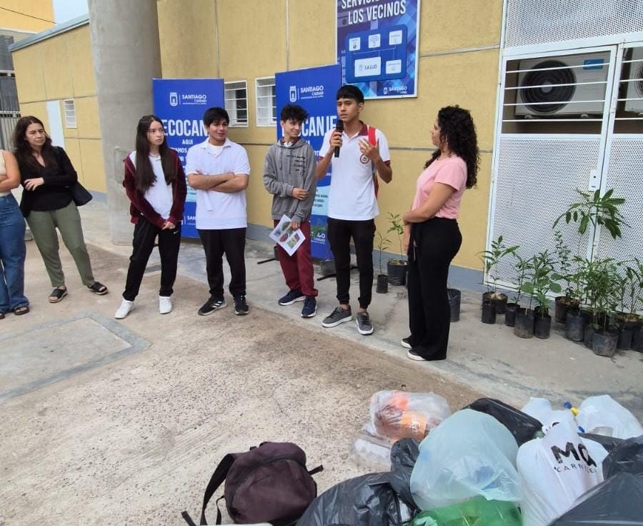 Capital: Realizan jornada con estudiantes en el marco de una campaña ambiental