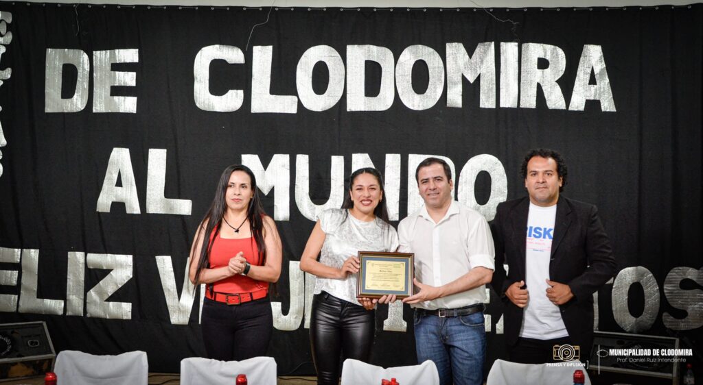 La talentosa Melina Elías tuvo un merecido reconocimiento de la ciudad de Clodomira