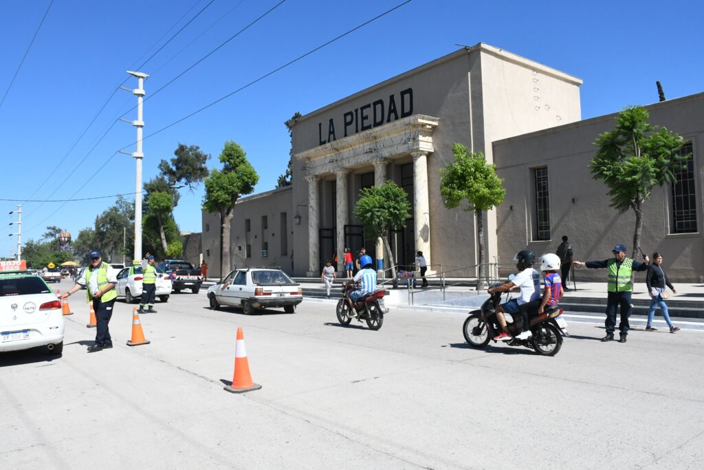 El Cementerio “La Piedad” permanecerá abierto en horario corrido este viernes 1 y sábado 2