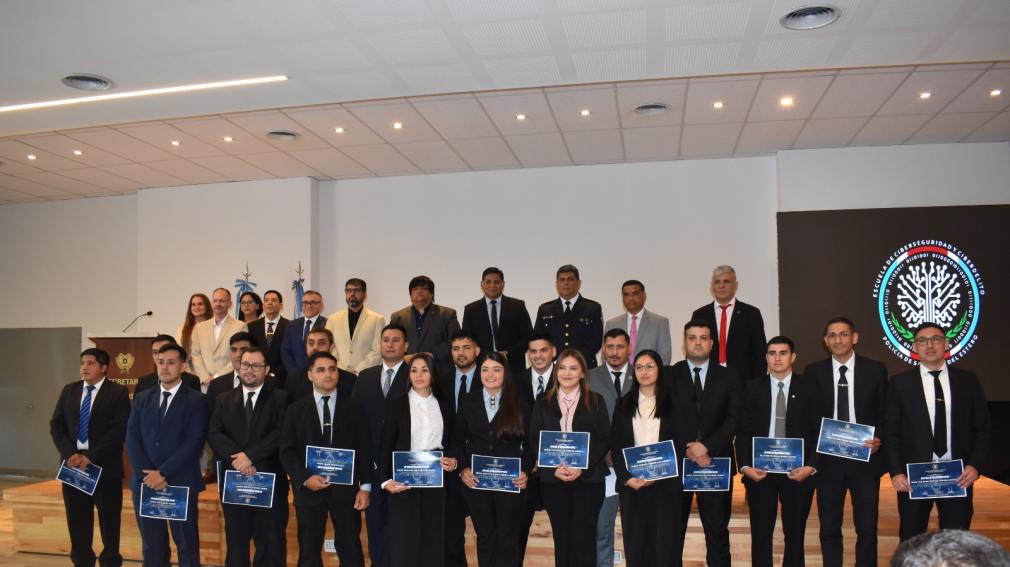 Egresó la primera cohorte de diplomados en ciberseguridad policial