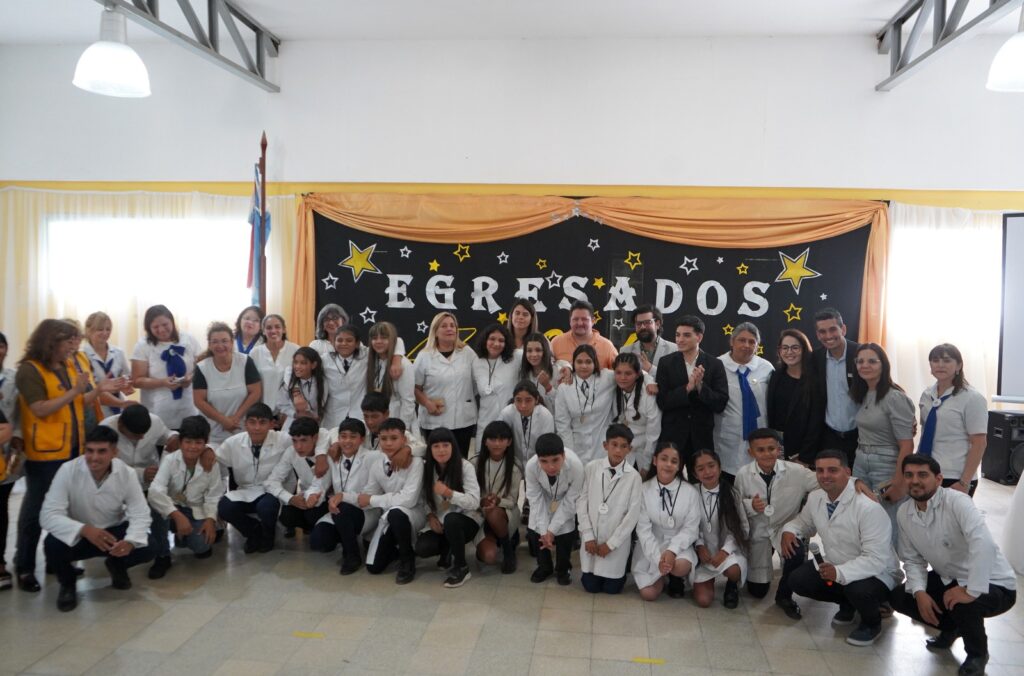 Con un emotivo acto se graduó la primera promoción de la Escuela Primaria Municipal Nº 1