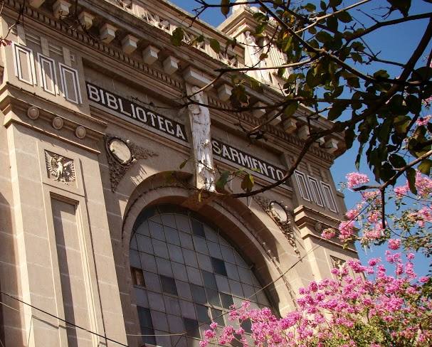 Humanidades trabajará en la sistematización de material histórico de la Biblioteca Sarmiento