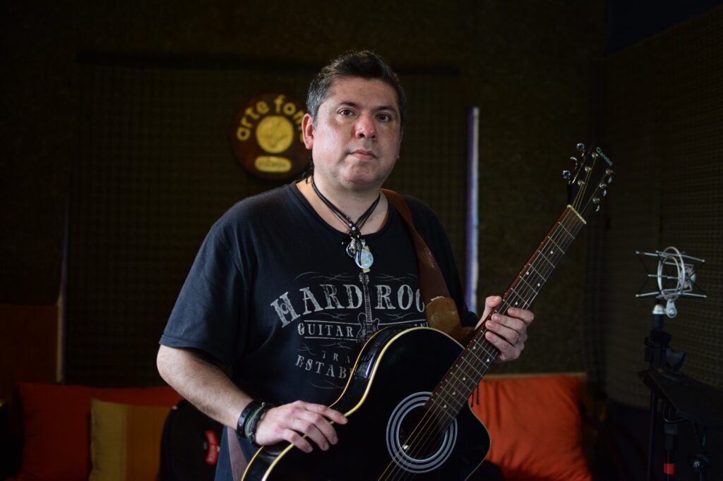Emilio Sialle lanzó en plataformas digitales “Soy Anunnaky”, sencillo de su primer álbum solista