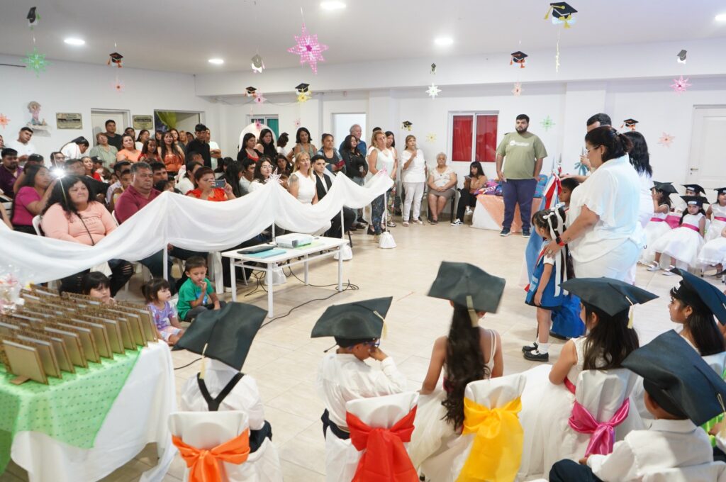 Egresados del Jardín de Infantes “Payasitos” fueron distinguidos en su acto de colación