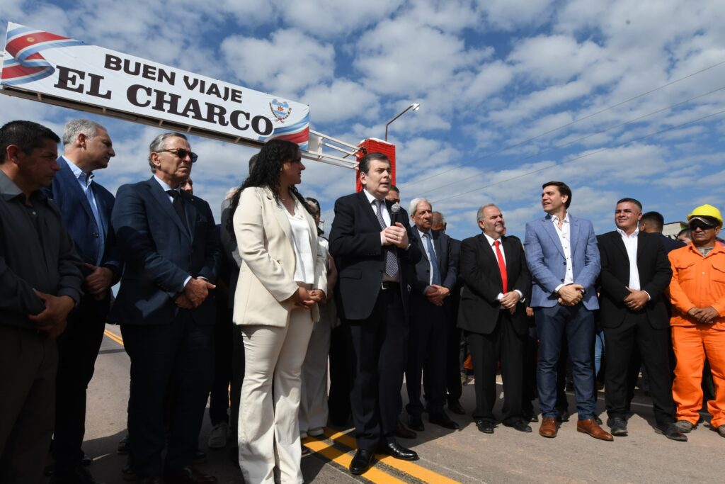 El gobernador inauguró la repavimentación de la ruta 93 entre Las Termas y El Charco