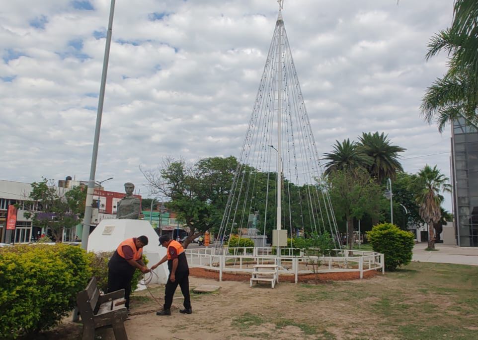 Repudio por el intento de robo del cableado del árbol navideño de Besares y Belgrano Repudio por el intento de robo del cableado del árbol navideño de Besares y Belgrano