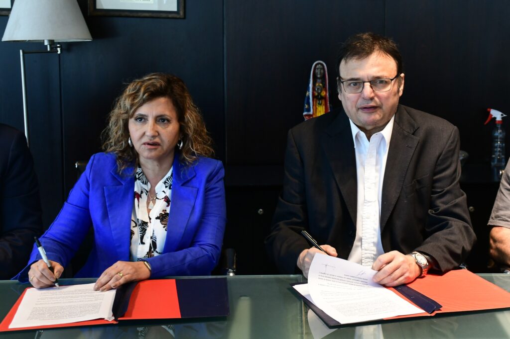 Convenio entre el Ministerio de Economía y la Municipalidad de la Capital Convenio entre el Ministerio de Economía y la Municipalidad de la Capital