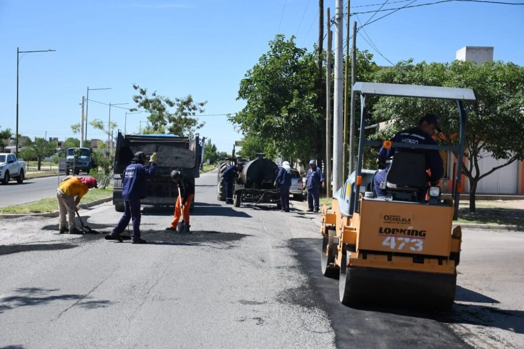 Realizan mantenimiento de calzadas en los barrios Saint Germés y Siglo XXI