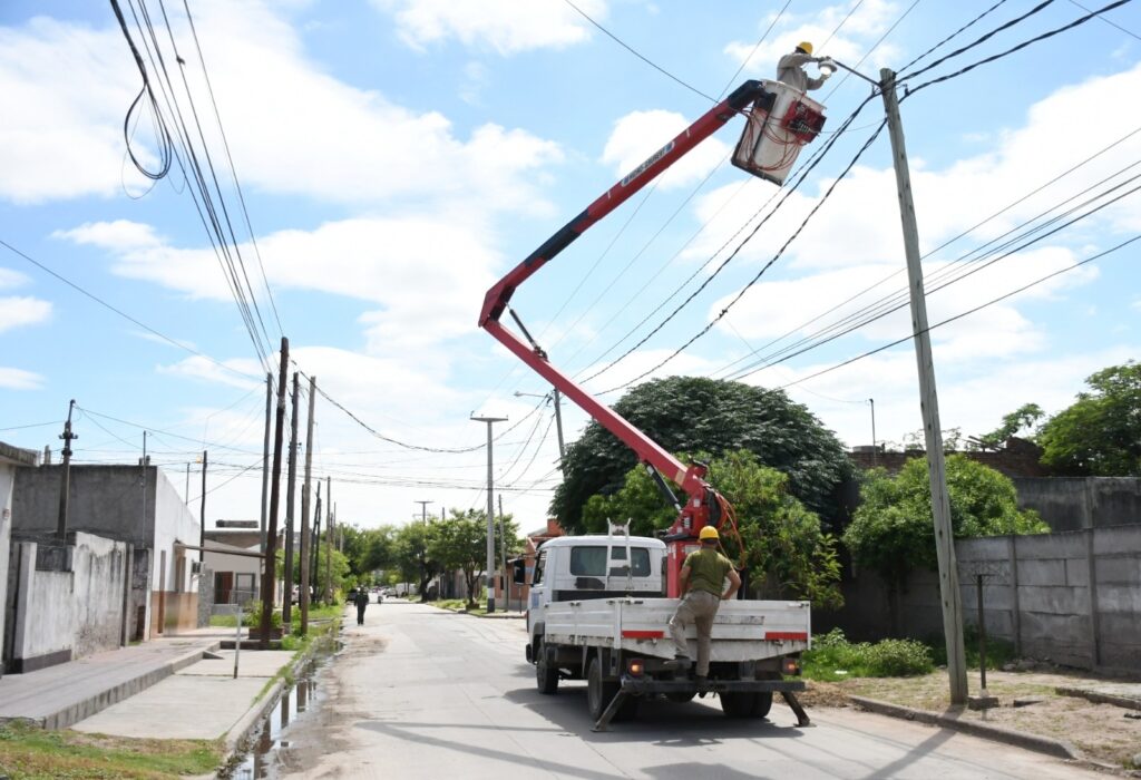 Reponen luminarias Led que se encontraban deterioradas
