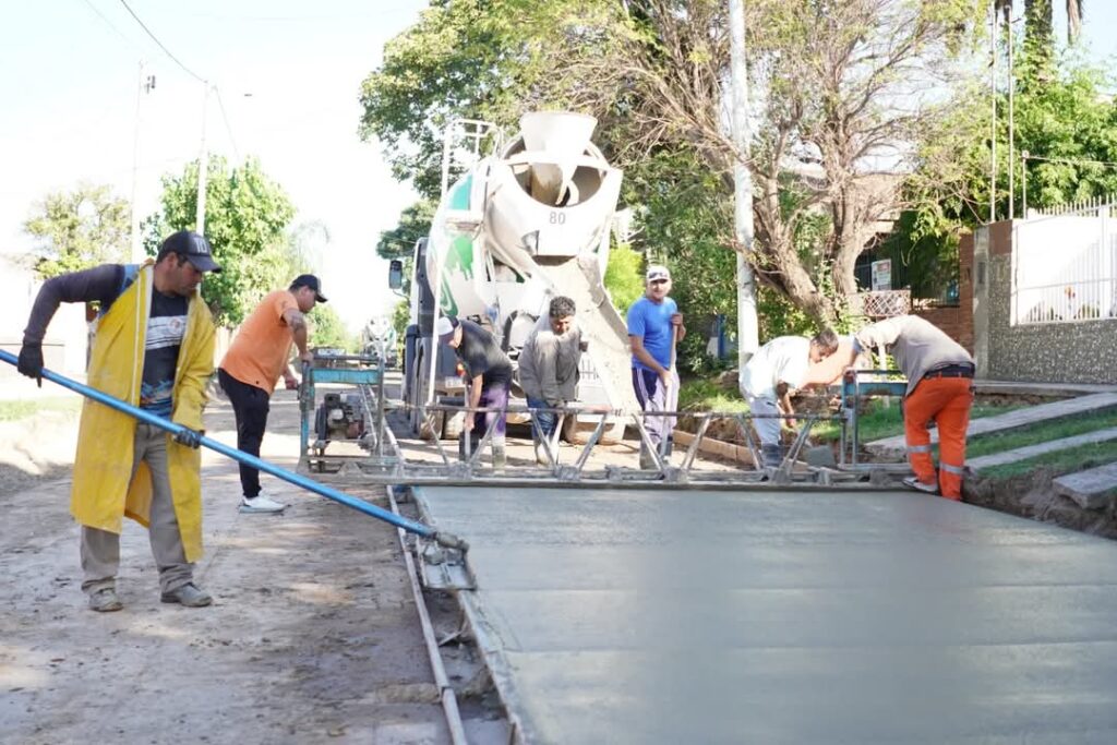 Comenzó la pavimentación de calle Mar del Plata en barrio Herrera El Alto de Las Termas