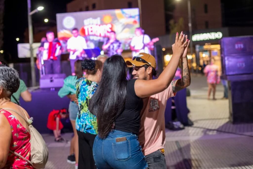 Las Termas: Exitosa “Noche de Guaracha” en la plaza San Martín