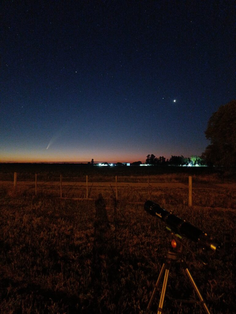 Astrónomo santiagueño captó imágenes de un cometa con su observatorio móvil