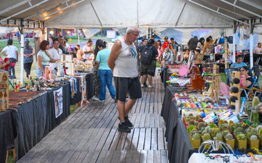 Más de 100 stand de emprendedores participarán de Santiago es tu Río