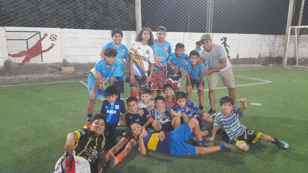 Niños de Colonia El Simbolar protagonizaron una exitosa jornada deportiva