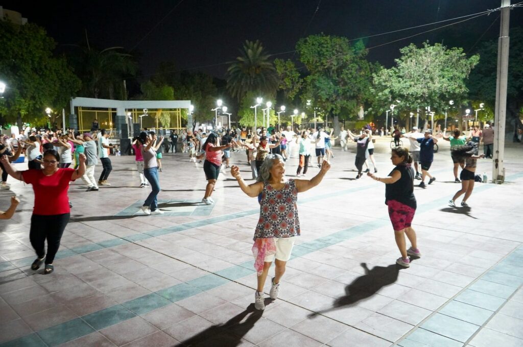 Inició al Taller de Danzas Folclóricas en la Plaza Belgrano Inició al Taller de Danzas Folclóricas en la Plaza Belgrano