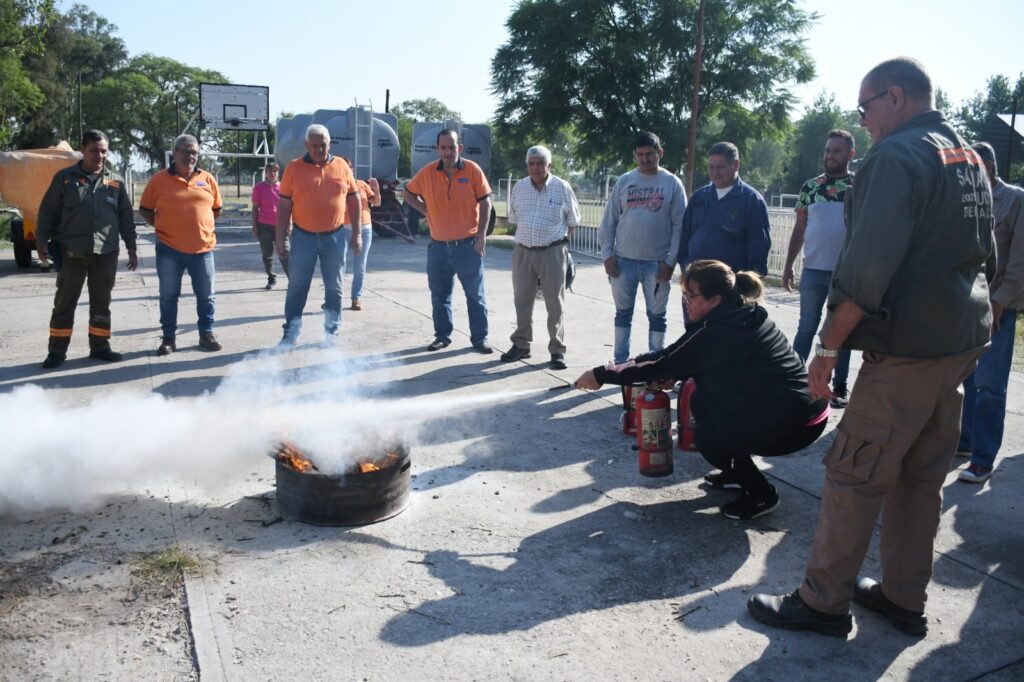 Capacitan a municipales en el uso de matafuegos para situaciones de emergencias