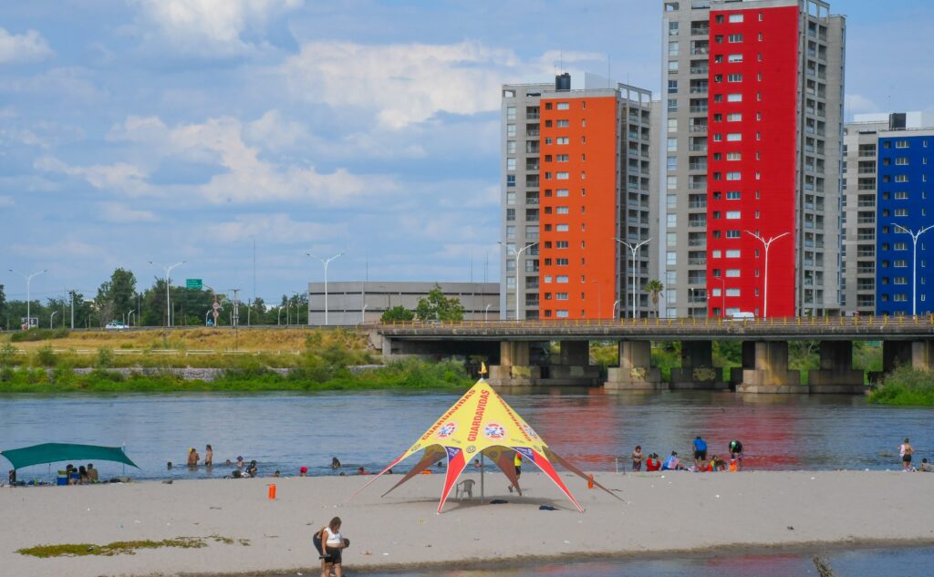 Recomiendan respetar las indicaciones al ingresar a la zona balnearia del rio Dulce