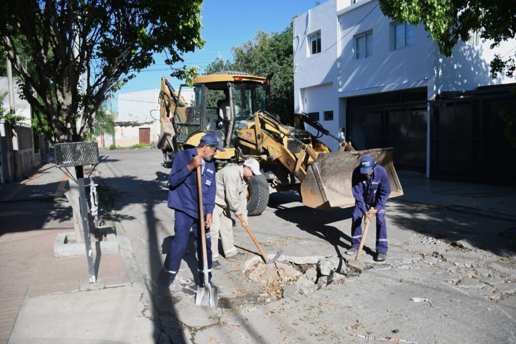 Realizaron bacheo con hormigón en el barrio Belgrano