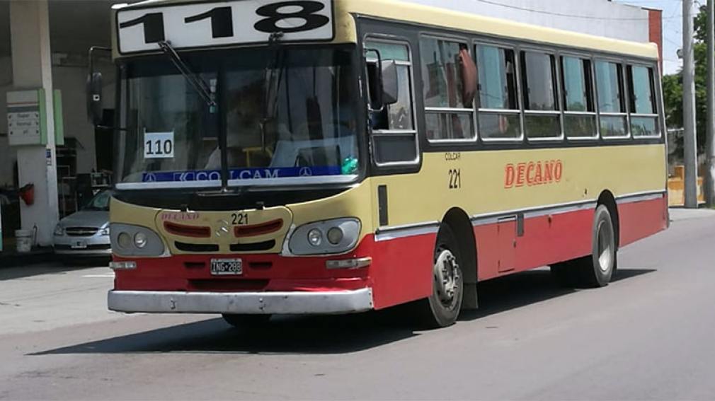 El paro de colectivos de una empresa de transporte afecta a miles de santiagueños