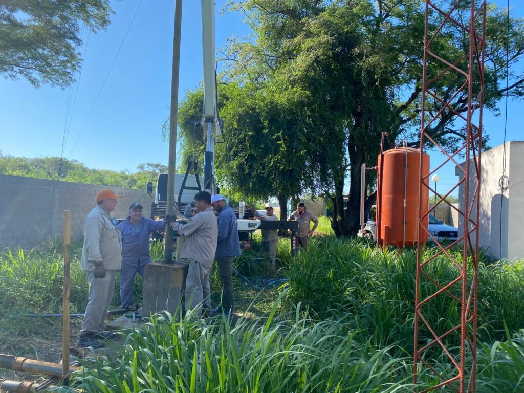 Instalan una nueva bomba para normalizar la provisión de agua en La Dársena y San Ramón