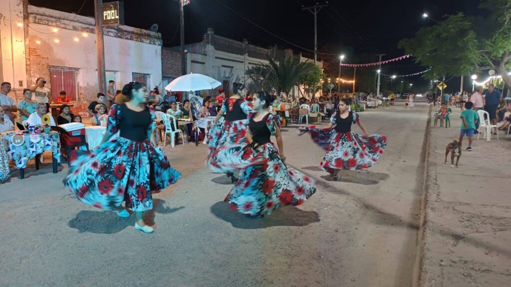 Vecinos de La Cañada disfrutan a pleno de la música y la danza de talentos locales