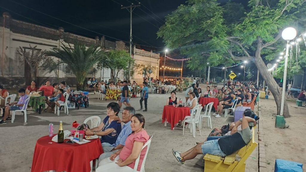 La Cañada celebró el Día de los Enamorados con música en vivo y una feria de emprendedores