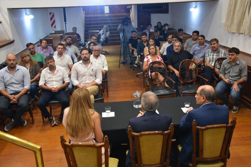 El Gobierno impulsa una agenda común de trabajo entre los sectores tecnológico y productivo