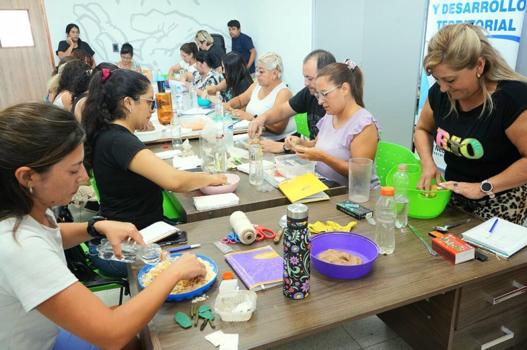 Segundo encuentro del “Taller de Sahumerios Artesanales” en la Escuela de Robótica