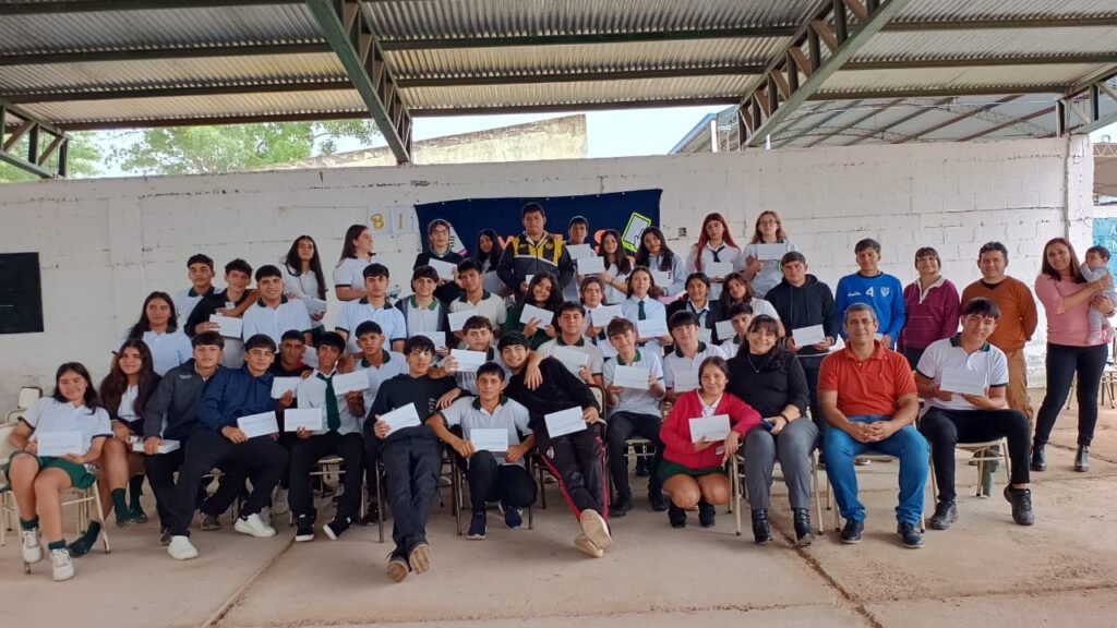 Entregaron tablets a estudiantes del Colegio Secundario Arcadio Suarez en La Cañada