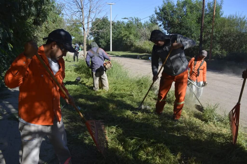 Inició un intenso operativo de limpieza en barrios de Frías