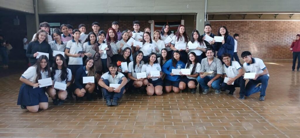 Entregan tablets a alumnos de Sumampa