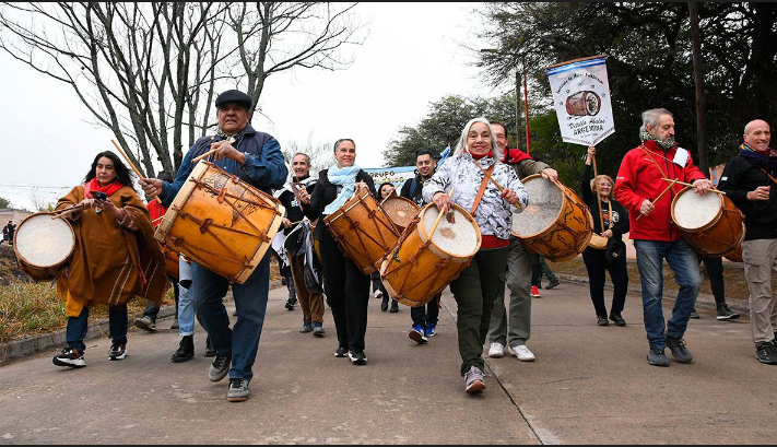 Miramar latirá al ritmo de la 1ª Marcha de los Bombos en el Mar